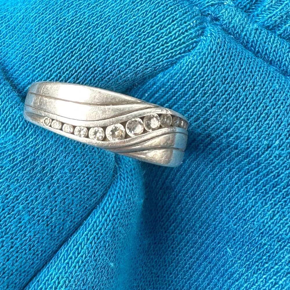 Men in US size 10 925 Silver diamond setting